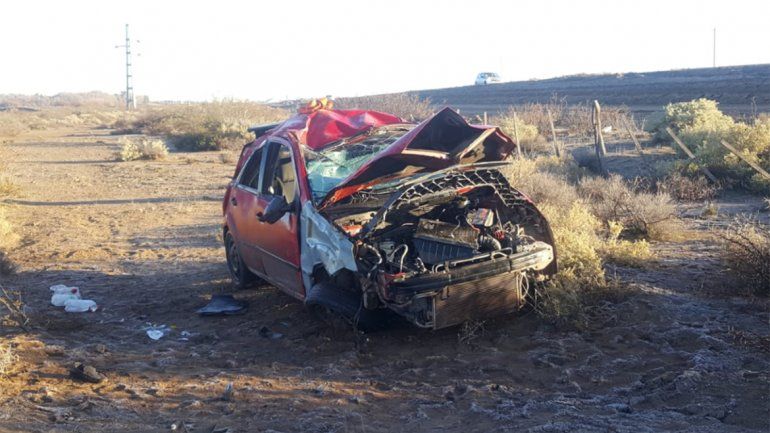 La neblina y el hielo causaron tres vuelcos y un choque en la Ruta 22
