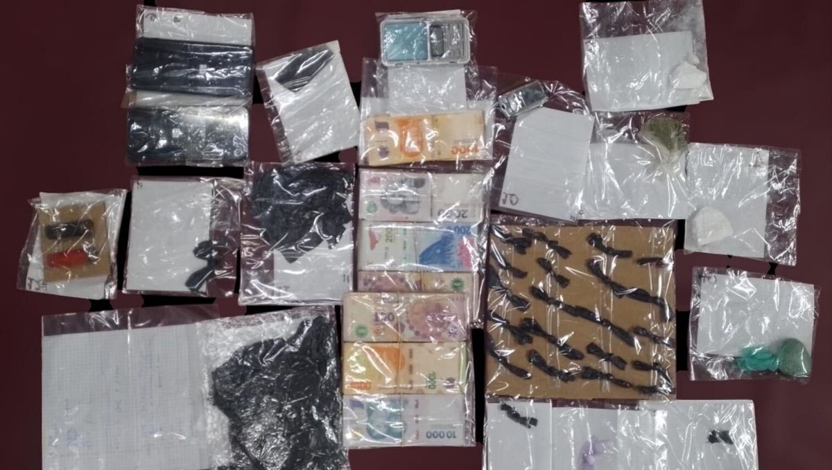 Allanaron un kiosco narco en Toma 7 de Mayo y secuestraron millones en droga