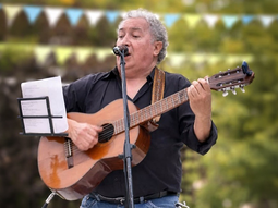 Antonio García, una figura del folclore regional necesita una mano. Antonio García, una figura del folclore regional necesita una mano.