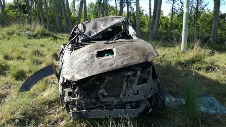 Un motociclista murió y una joven está grave tras un choque en Roca
