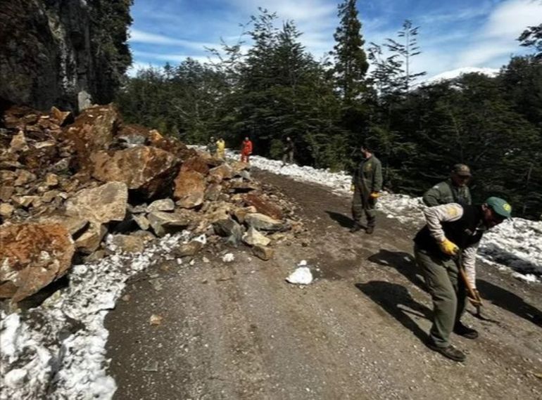 Aunque en el mediodía de este viernes el paso ya estaba habilitado, piden precaución al circular. Aunque en el mediodía de este viernes el paso ya estaba habilitado, piden precaución al circular.