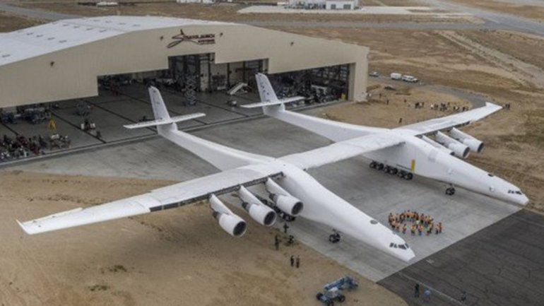 El avión más grande del mundo hizo su primer vuelo