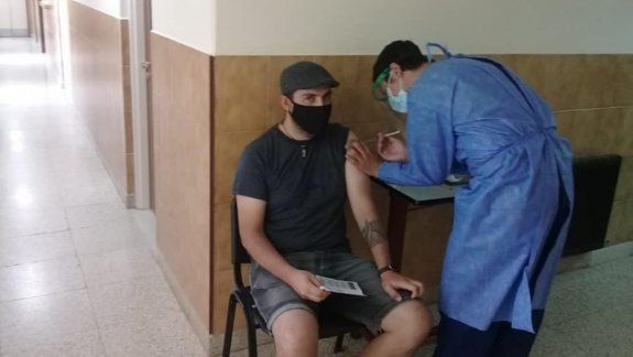 La vacuna llegó al norte neuquino: Esto es un desahogo al corazón