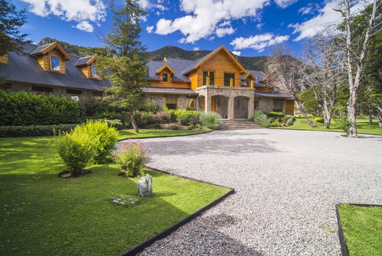 En San Martín de los Andes, el Río Hermoso Hotel de Montaña es otra de las propuestas exclusivas que tienen Neuquén. En San Martín de los Andes, el Río Hermoso Hotel de Montaña es otra de las propuestas exclusivas que tienen Neuquén.