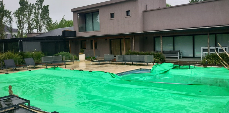 Allanamientos de la Policía Federal en la casa quinta de Insaurralde. Allanamientos de la Policía Federal en la casa quinta de Insaurralde.