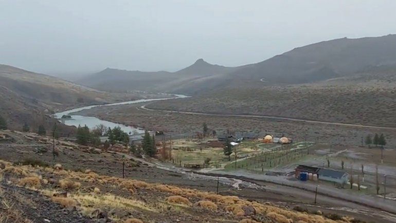 Por el temporal de lluvia, empiezan a suspender las clases