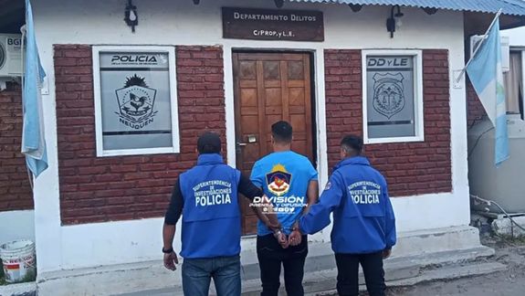 Atraparon a un estafador prófugo de Chubut cuando salía de su casa en Neuquén