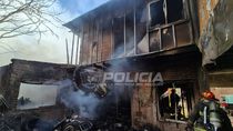Un incendio destruyó una vivienda en el Bajo neuquino. Un incendio destruyó una vivienda en el Bajo neuquino.