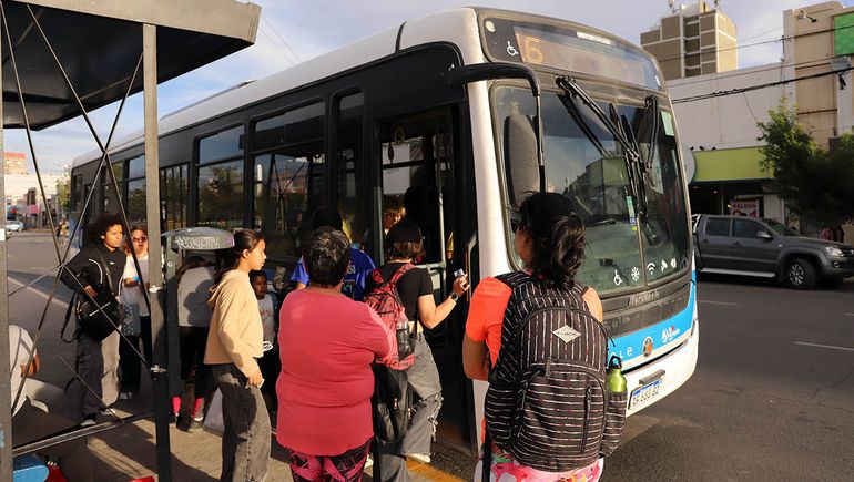 Cómo funcionarán los servicios municipales durante el finde largo en Neuquén