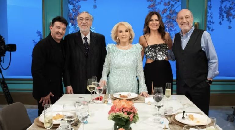 Alfredo Leuco estuvo invitado a La noche de Mirtha Legrand, donde compartió la mesa con Damián de Santo, Luis Brandoni y Andrea Frigerio. Alfredo Leuco estuvo invitado a La noche de Mirtha Legrand, donde compartió la mesa con Damián de Santo, Luis Brandoni y Andrea Frigerio.