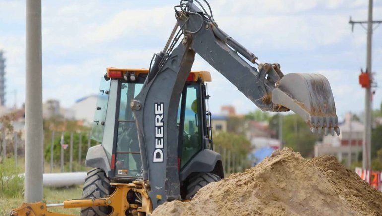 Hicieron un edificio al lado de su terreno y se hundió la mitad de su casa