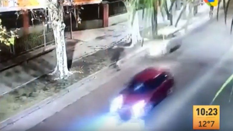 Borracho atropelló a ciclista y chocó a un auto