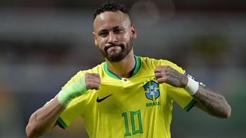Neymar continúa atravesando una lesión.