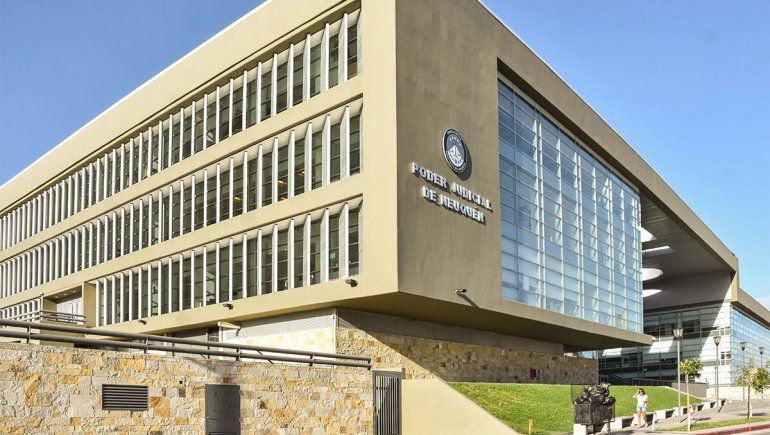 Una automotriz debe entregarle un 0 km a una abuela neuquina