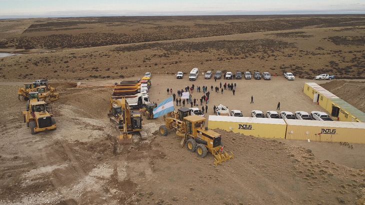 La construcción de la locación de tres pozos en Palermo Aike. La construcción de la locación de tres pozos en Palermo Aike.