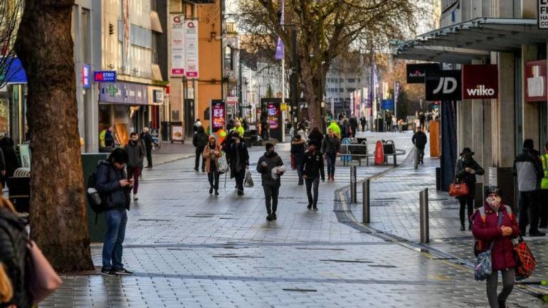 COVID-19: disuelven orgía en París en medio de la pandemia