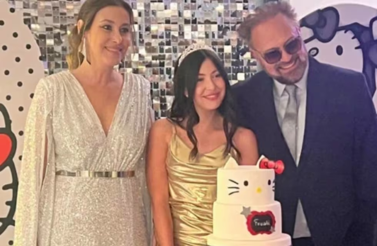 Tartu en el festejo de cumpleaños de su hija. Tartu en el festejo de cumpleaños de su hija.