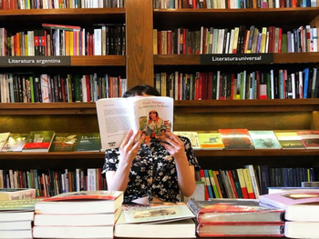 los libros no muerden (¿hasta la desregulacion de la actividad librera?) los libros no muerden (¿hasta la desregulacion de la actividad librera?)