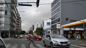 Barrios porteños y el conurbano, sin luz durante la tarde. El tránsito y transporte afectados. Foto: Infobae. Barrios porteños y el conurbano, sin luz durante la tarde. El tránsito y transporte afectados. Foto: Infobae.