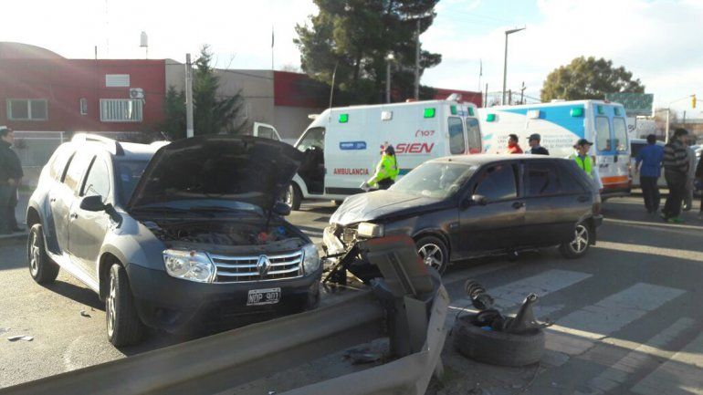 Un violento choque generó caos de tránsito en el ingreso a la ciudad por Ruta 22