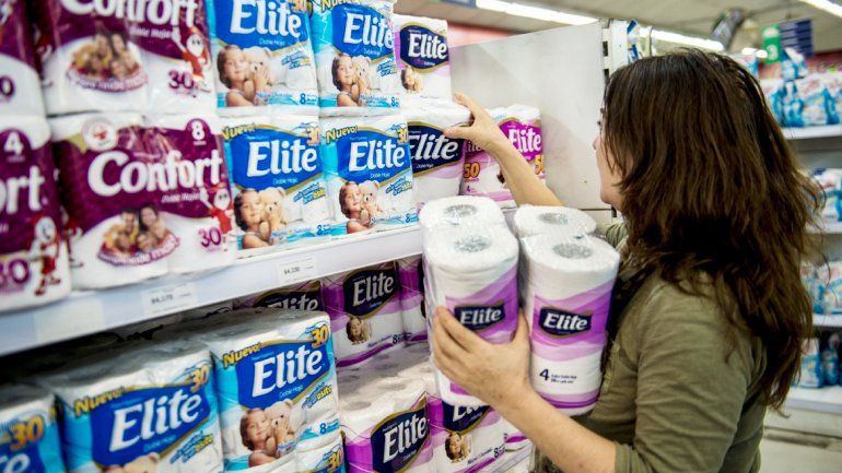 Los consumidores chilenos están hartos de pagar caro el papel higiénico y las servilletas de papel.