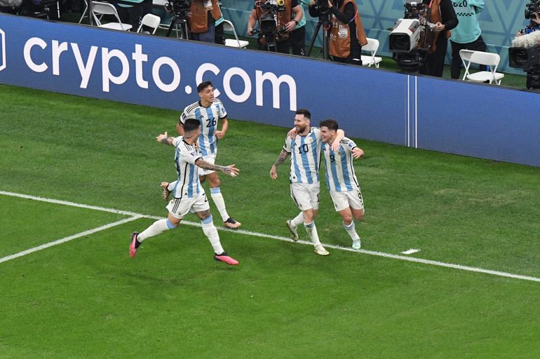 Así fue el penal a Julián Alvarez y el gol récord de Messi