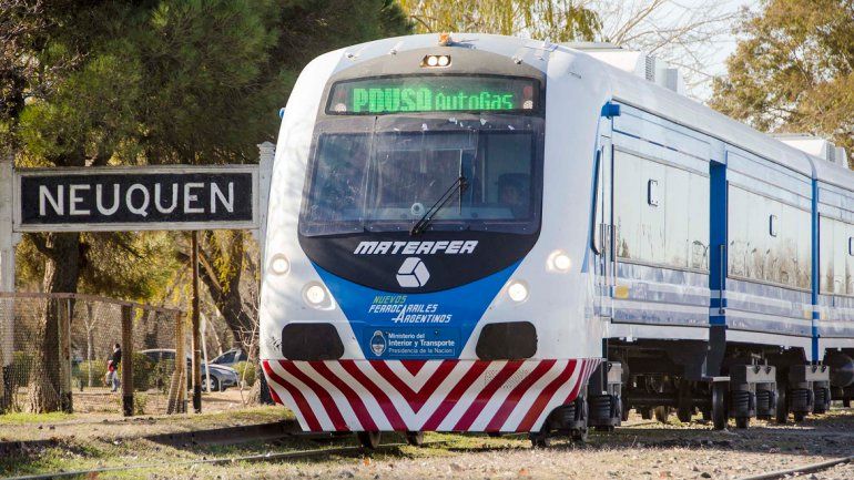 El tren cumple un servicio entre Neuquén y Cipolletti.