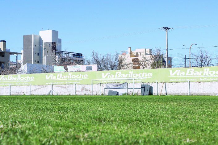 El césped de La Visera mejora día a día para su reestreno.