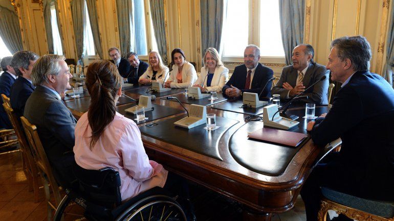 Macri se reunió con senadores.