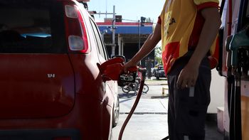 Otro aumento de nafta. Nuevos valores en los surtidores de la capital. Otro aumento de nafta. Nuevos valores en los surtidores de la capital.