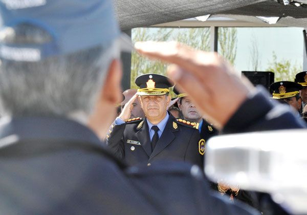 Harán sumarios a policías si protestan