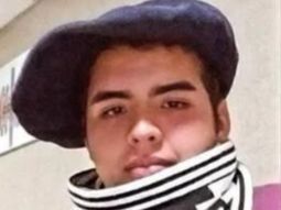 El joven peón rural Adrián Chicui: murió luego de dos días peleando por su vida en el Hospital de Comodoro Rivadavia. El joven peón rural Adrián Chicui: murió luego de dos días peleando por su vida en el Hospital de Comodoro Rivadavia.