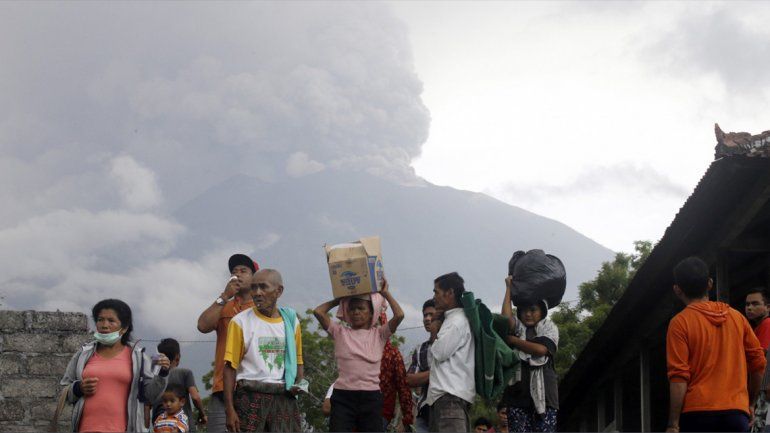 Indonesia: miles de evacuados por la explosión de un volcán