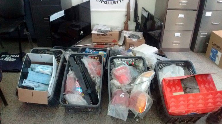 Parte del botín recuperado a los delincuentes atrapados este jueves.&nbsp;