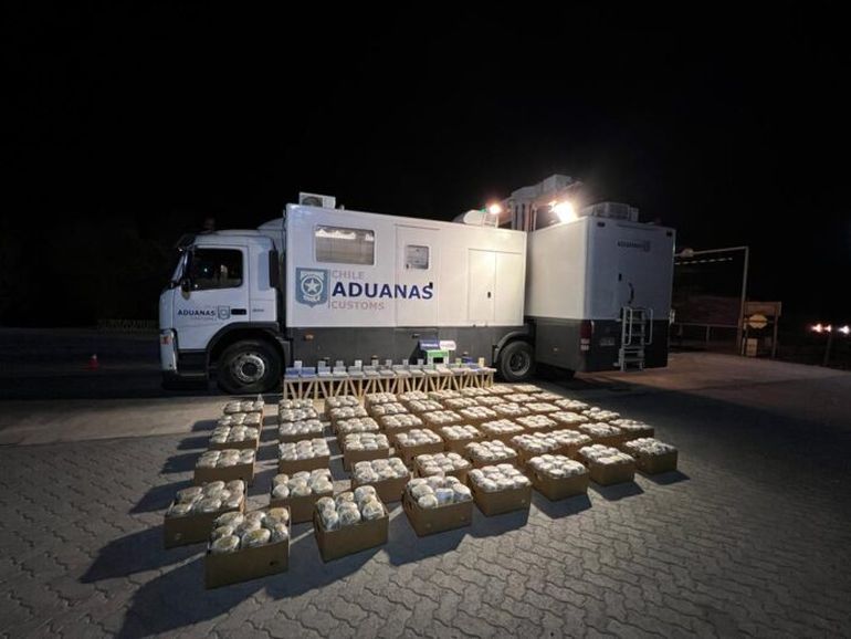 Un cargamento de cocaína y marihuana interceptado por las fuerzas de seguridad en Chile. Un cargamento de cocaína y marihuana interceptado por las fuerzas de seguridad en Chile.