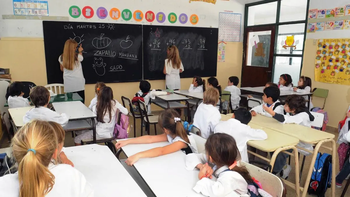 educacion: siete de cada 10 neuquinos asiste a un establecimiento educativo educacion: siete de cada 10 neuquinos asiste a un establecimiento educativo