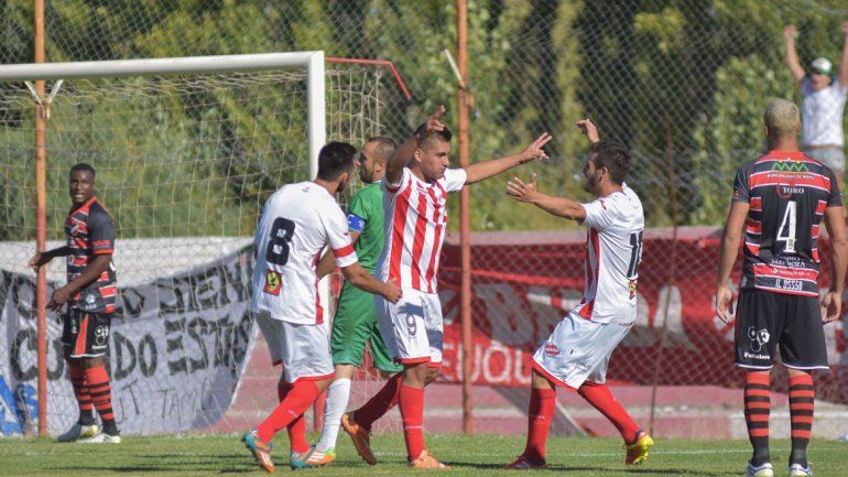 Con un gran desgaste de sus delanteros