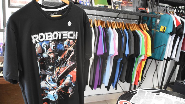 Las series de dibujo como Robotech que marcaron a la generación de la década del 80 en la infancia y adolescencia están en las remeras. Grandes y chicos quedan Las series de dibujo como Robotech que marcaron a la generación de la década del 80 en la infancia y adolescencia están en las remeras. Grandes y chicos quedan