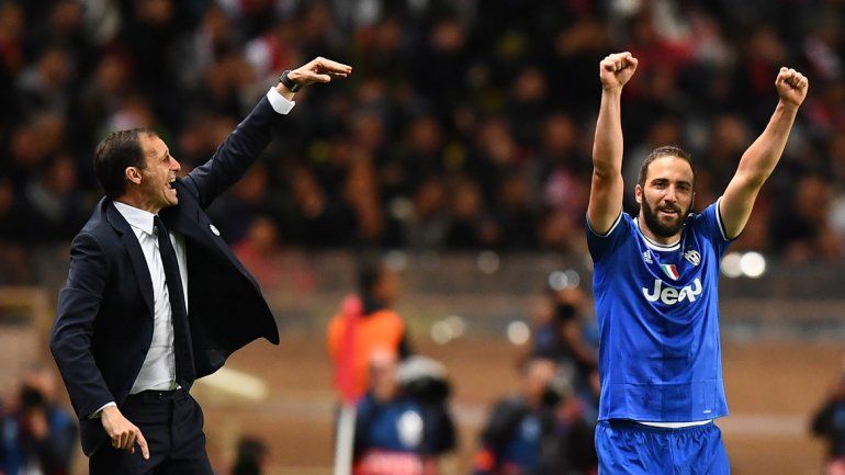 Con dos del Pipita, Juventus ganó en Francia y tiene un pie en la final