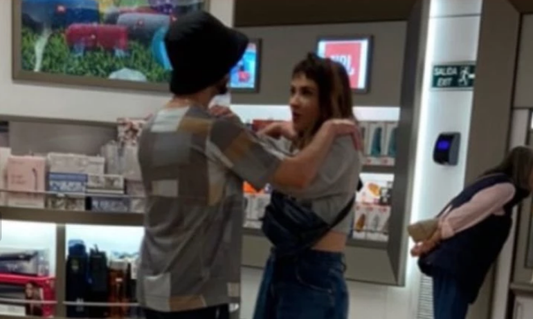 Celeste Cid y su novio en Uruguay.