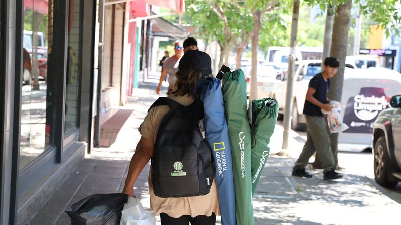 Vacaciones de verano: cuánto cuesta equiparse para salir de campamento | LM Neuquen Vacaciones de verano: cuánto cuesta equiparse para salir de campamento