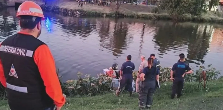Tragedia en el Riachuelo: fue a buscar una pelota, cayó al agua y murió ahogado