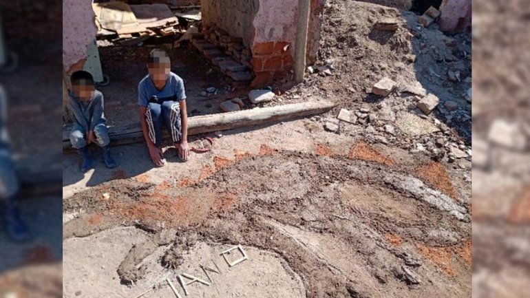 Un alumno conmovió a su maestra con una tarea de arte