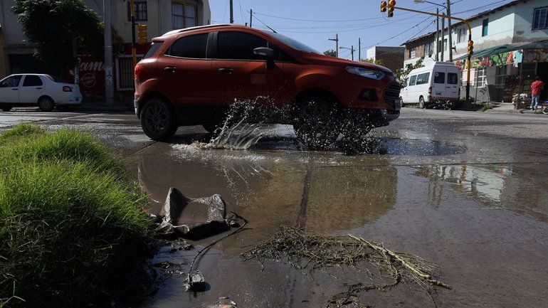 Hay 14 sitios con roturas de caños permanentes