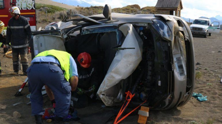 El conductor del auto perdió el control luego de morder la banquina y tras varios tumbos chocó contra un monolito de Ceferino