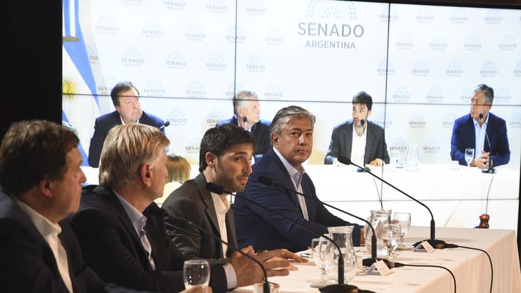 En un mensaje conciliador, los gobernadores patagónicos invitaron a Javier Milei a participar del Parlamento Patagónico.