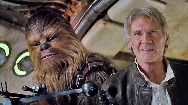 Han Solo y su inseparable amigo Chewbacca vuelven a ser parte de la saga. Su aparición fue el momento más emotivo del tráiler.