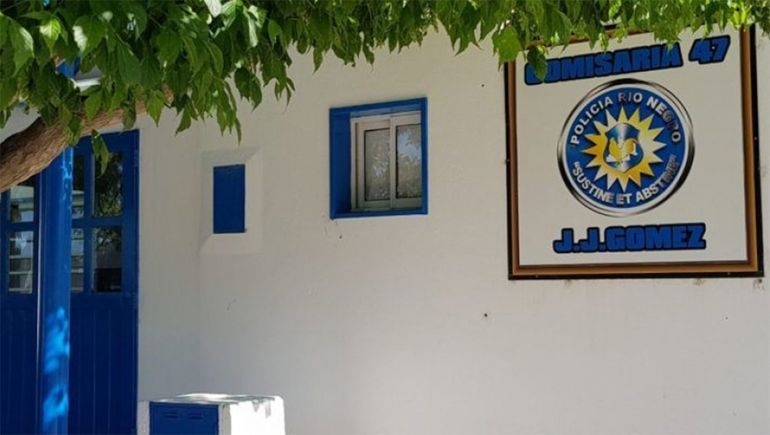 Mujer policía manejaba borracha el patrullero y atropelló a un motociclista