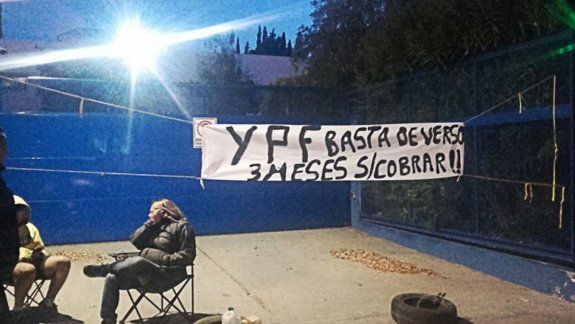 otra vez bloquearon el ingreso de ypf por un reclamo salarial