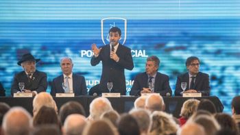 Ignacio Torres, junto a Ricardo Lorenzetti (a su derecha), en la inauguración de la Ciudad Judicial de Comodoro Rivadavia: “Vamos a ser la primera provincia donde la ley será igual para todos, dijo. Ignacio Torres, junto a Ricardo Lorenzetti (a su derecha), en la inauguración de la Ciudad Judicial de Comodoro Rivadavia: “Vamos a ser la primera provincia donde la ley será igual para todos, dijo.